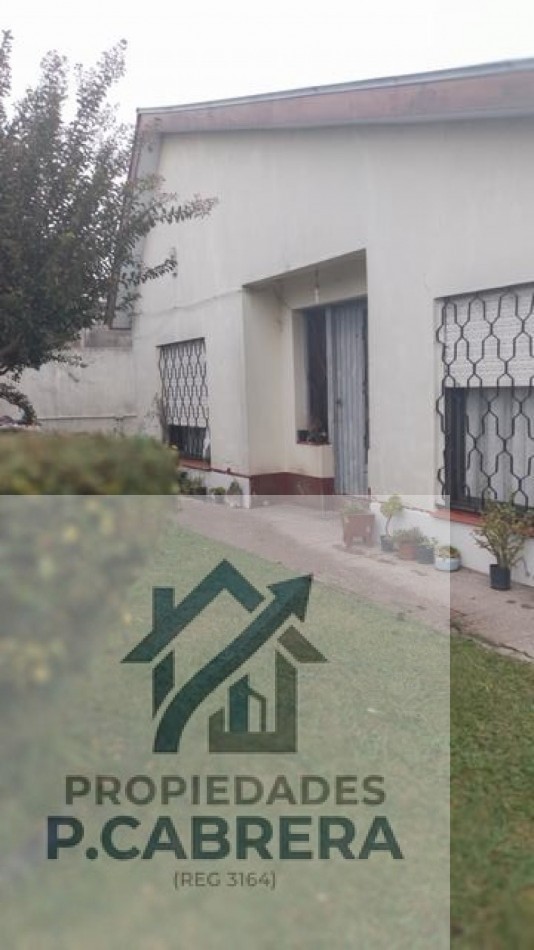 Propiedad con doble unidad funcional en lote amplio - Barrio Santa Rosa de Lima -