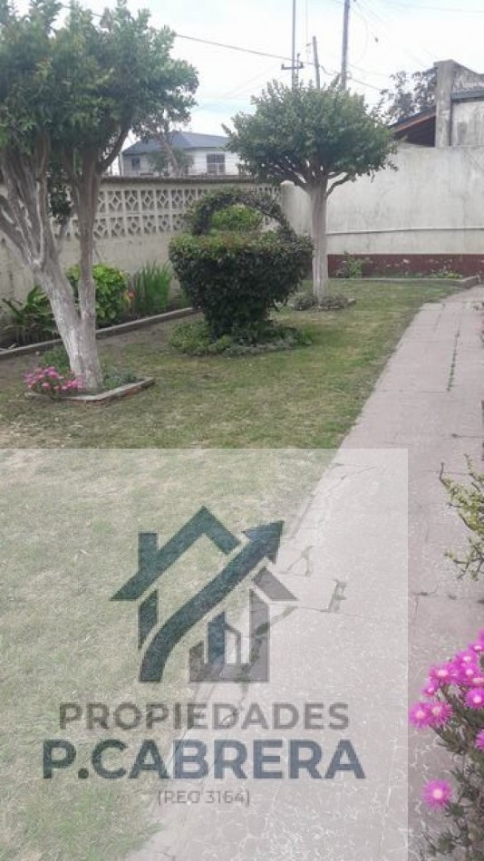 Propiedad con doble unidad funcional en lote amplio - Barrio Santa Rosa de Lima -