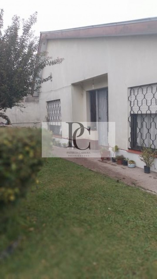 Propiedad con doble unidad funcional en lote amplio - Barrio Santa Rosa de Lima -
