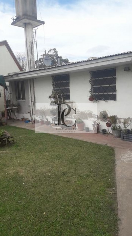 Propiedad con doble unidad funcional en lote amplio - Barrio Santa Rosa de Lima -
